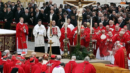 funeral_de_são_joão_paulo_II disponivle em https://commons.wikimedia.org/wiki/File:Pope_John_Paul_II_funeral.jpg