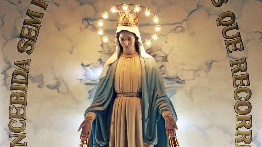 Fotografia da estatueta de Nossa Senhora das Graças