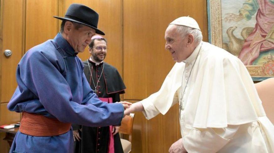 Fotografia do Papa com o ex-presidente da Mongólia, Nambar Enkhabayar